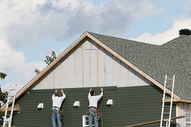 Professional Siding technician working in Clarksburg, MD